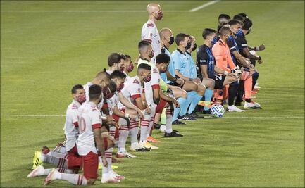 Michael Bradley no se arrodilla en protesta por actos racistas