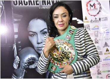 CMB reconoce a Jackie Nava, por 20 años en el ring