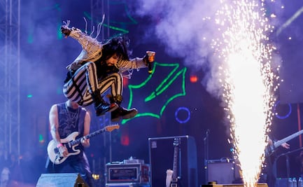 Víctimas del Doctor Cerebro se apodera del Zócalo capitalino; ponen en alto al rock de barrio