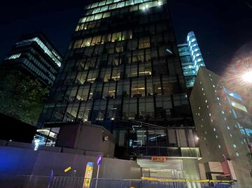 Cae cristal desde el piso 21 de un edificio en la Benito Juárez; autoridades aseguran el inmueble