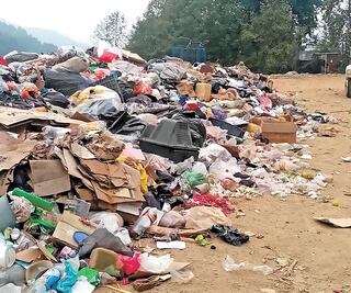 En plena pandemia, no se sabe dónde meter la basura