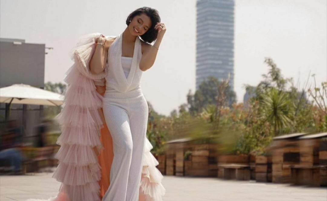 La cantante nos muestra como el color rojo impone moda. Foto: Instagram @angela_aguilar_