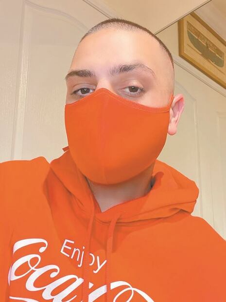 Hacen cubrebocas altruistas