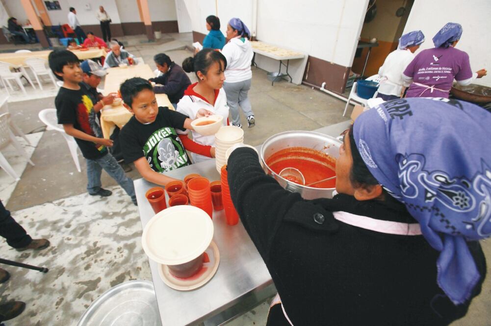 El gobierno federal implementó en enero de 2013 la Cruzada Nacional Contra el Hambre, como eje de la política de desarrollo social enfocada a la atención de la población en pobreza extrema de alimentación (ARCHIVO EL UNIVERSAL)