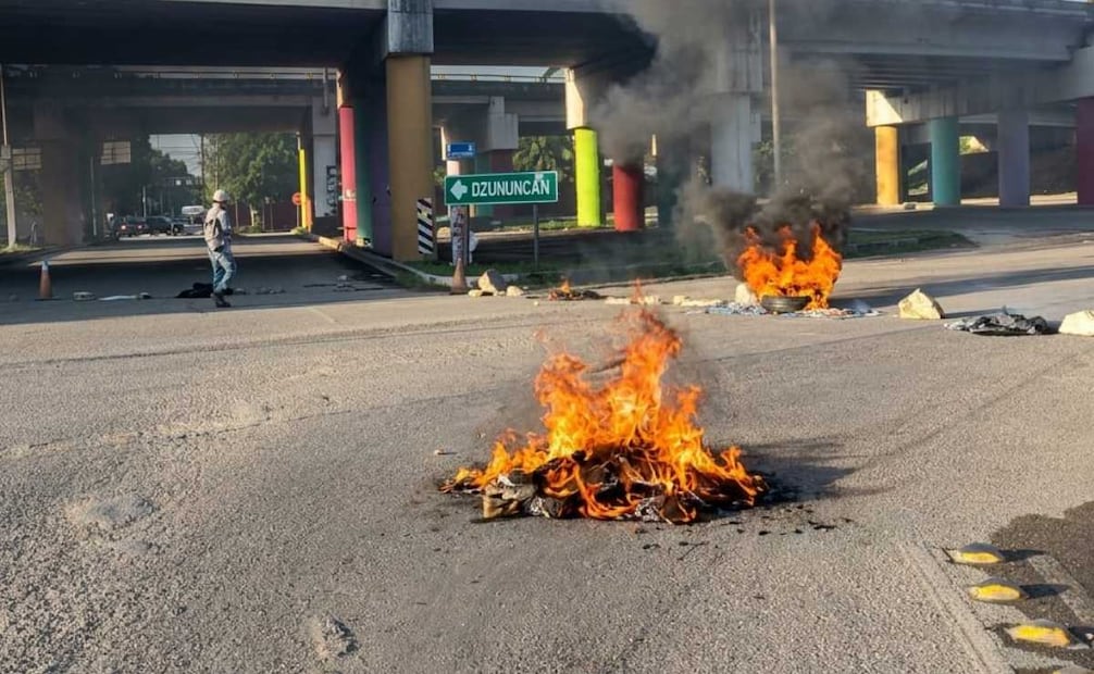 Desalojo de predio en Mérida provoca bloqueos; paracaidistas exigen diálogo con el Gobierno.
Foto: Especial.