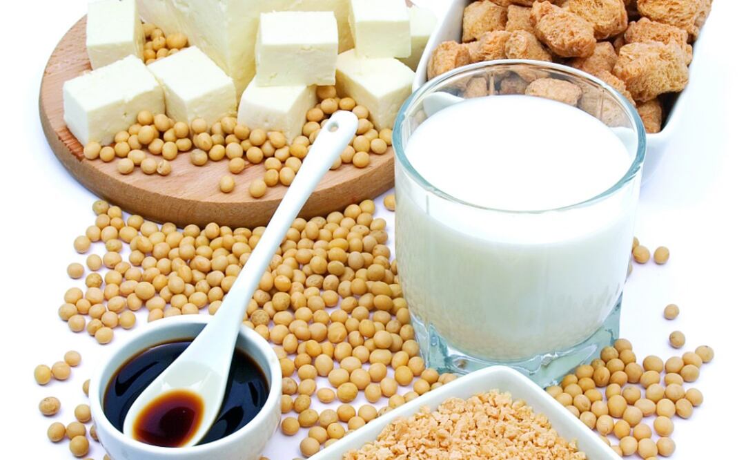 Si vas a comprar productos a base de soya verifica que traigan certificado de origen orgánico. Foto: ISTOCK