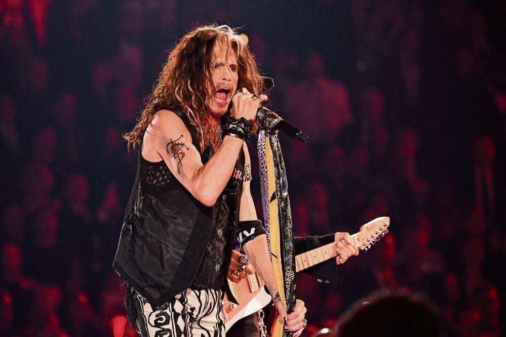 Aerosmith pausa gira; Steven Tyler sufre fractura de laringe