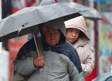 Capitalinos se abrigan ante bajas temperaturas