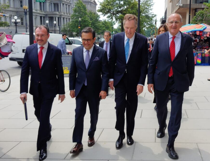 El secretario de Economía, Ildefonso Guajardo, y el canciller Luis Videgaray, acompañados por Gerónimo Gutiérrez y Jesús Seade. Foto: Cuartoscuro