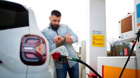 ¿El color del auto afecta el consumo de gasolina?