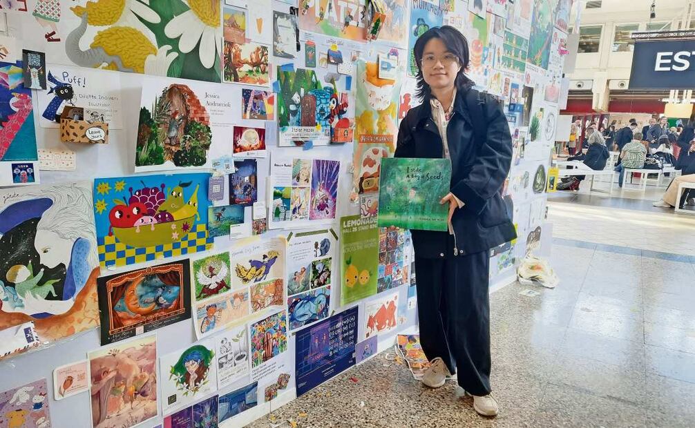 Creativos, los ilustradores tapizan muros con carteles, postales, estampas y tarjetas para obtener trabajo. Foto: Frida Juárez | El Universal