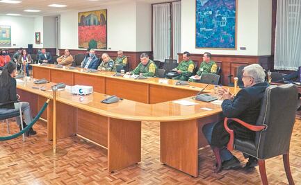 Evalúa AMLO ampliación de camas