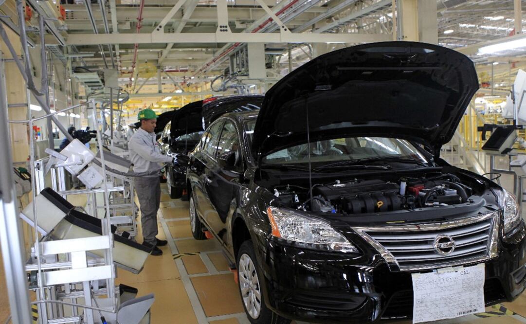 An employee works at a production line before the opening of Nissan's new plant in Aguascalientes, Mexico – Photo: Henry Romero/REUTERS