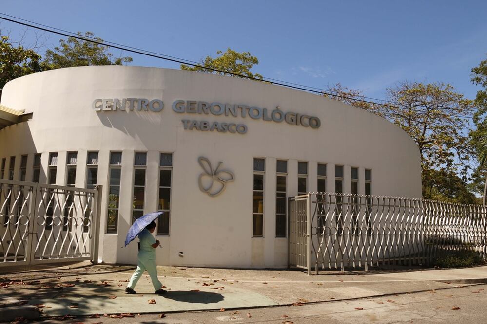 Calificado como una unidad innovadora, única en el país que vendría a darle mejores condiciones de vida a las personas de la tercera edad en Tabasco, el Centro Gerontológico de Villahermosa lleva 2 años 6 meses cerrado, convertido en un “elefante blanco” que tuvo una inversión de 82 millones pesos.