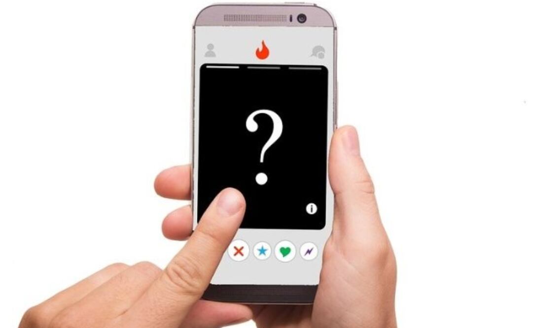 Una chica citó a 100 hombres en Union Square y los hizo competir por una cita con ella