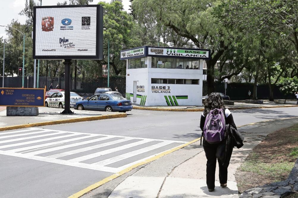 La policía de la Ciudad de México sólo opera fuera de las instalaciones de Ciudad Universitaria. Si un carro lleva droga, nadie lo revisa: “Entrando a la UNAM estás en territorio libre”, señalan vigilantes (ALEJANDRO ACOSTA. EL UNIVERSAL)