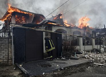 Reportan bombardeos en Ucrania pese a tregua decretada por Rusia