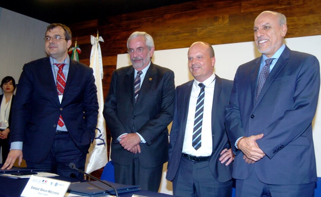 El rector estuvo presente en la firma de un convenio de colaboración con el Instituto Nacional de Ciencias Matemáticas y sus Interacciones, de Francia, y el Conacyt. /Especial