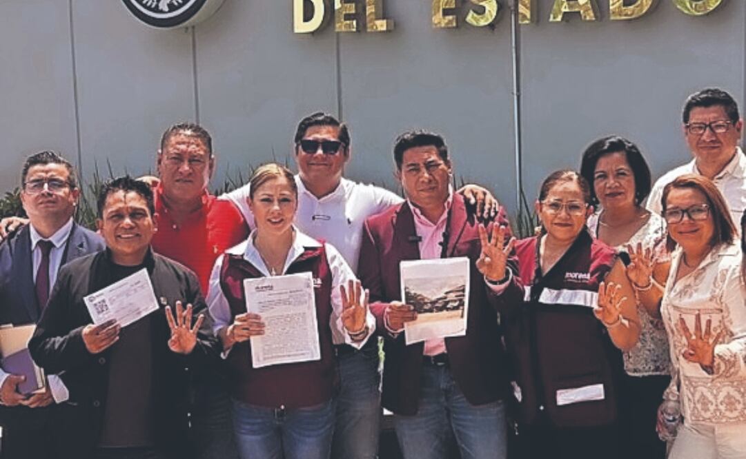Los dirigentes del partido guinda acudieron este jueves al edificio central de la Fiscalía General del Estado (FGE) con la denuncia por escrito. Foto Especial