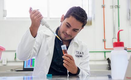 Mexicano es nombrado embajador joven de la Asociación Americana de Microbiología