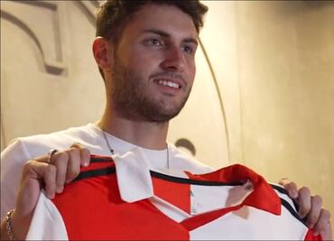 Santiago Giménez fue presentado como nuevo jugador del Feyenoord