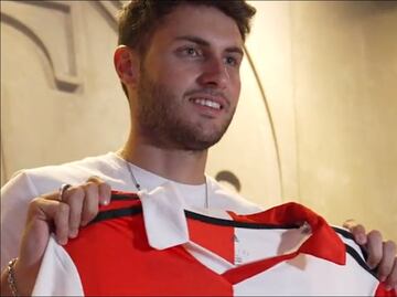 Santiago Giménez fue presentado como nuevo jugador del Feyenoord