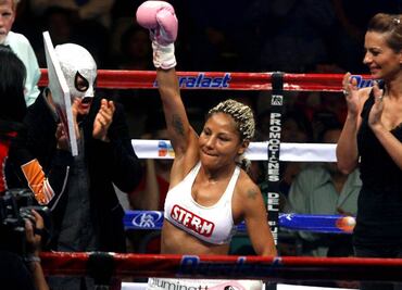 'La Guerrera' aconseja retiro a 'La Barbie'