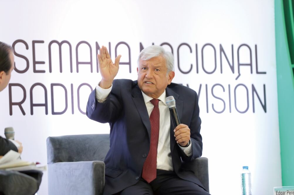 AMLO, promesas grabadas en video