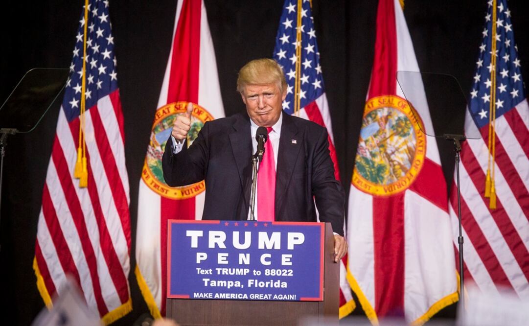 "Los hispanos están hartos de que esos políticos falsos se aprovechen de ellos", declaró Donald Trump durante su campaña en Florida