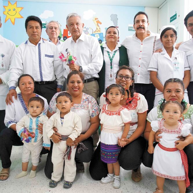 El presidente Andrés Manuel López Obrador, acompañado por el gobernador de Hidalgo, Omar Fayad, y el gabinete de Salud estatal, realizó un recorrido por el hospital rural de Ixmiquilpan. PRESIDENCIA