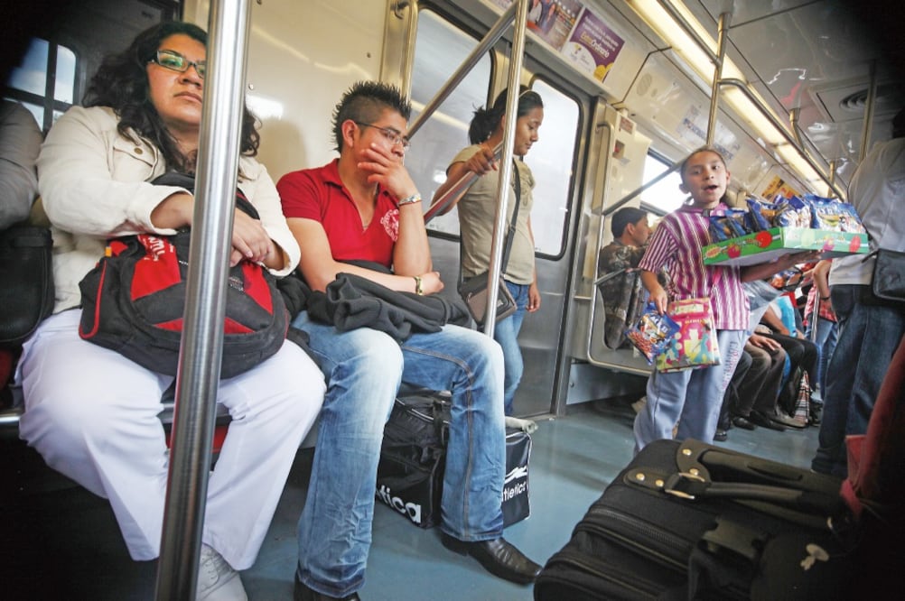 Miembros del Observatorio aseguran que sus investigaciones les han permitido detectar que las redes de explotación están utilizando cada vez más menores de edad porque a éstos los policías no los pueden tocar (ARCHIVO EL UNIVERSAL)