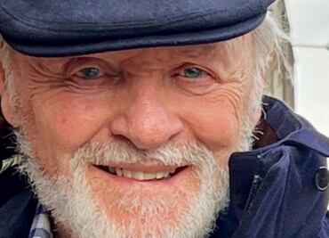 Anthony Hopkins presume su destreza en el piano a los 85 años y enamora a los fans