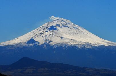 Expertos analizan el comportamiento de los volcanes Bárcena y Evermann en México