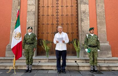 AMLO jura que su gobierno mejorará el sistema de salud; recuerda a víctimas de pandemia