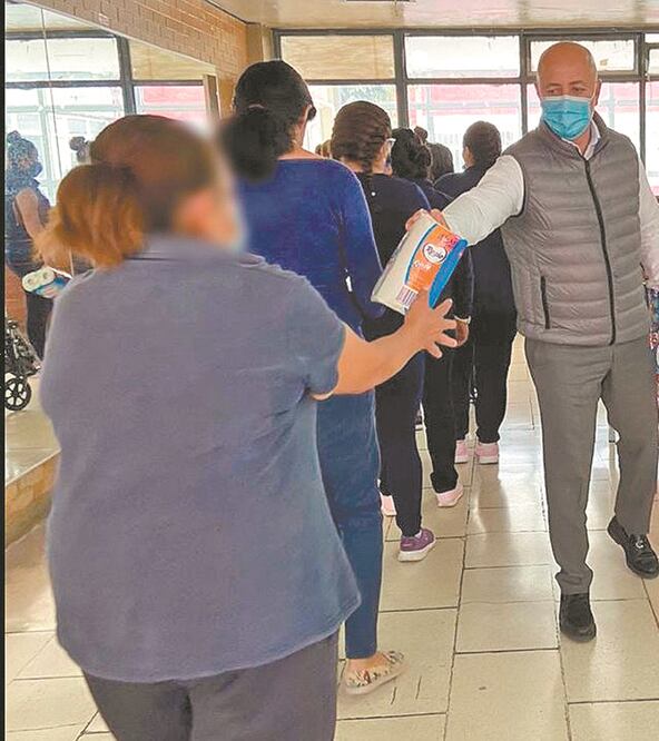 Reclusas recibieron productos de higiene femenina. Foto: MEJOR TEATRO