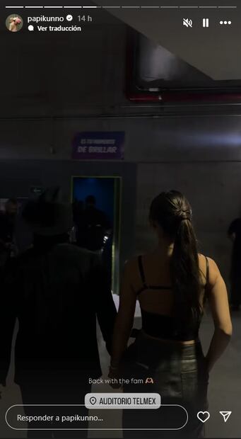 Ángela Aguilar acompaña a Christian Nodal previo al inicio de su concierto en Guadalajara.