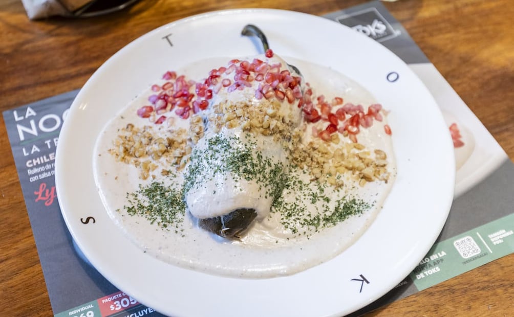 Toks mantiene viva la tradición del chile en nogada con una receta diseñada por su chef ejecutivo. Foto: Esteban Torreblanca