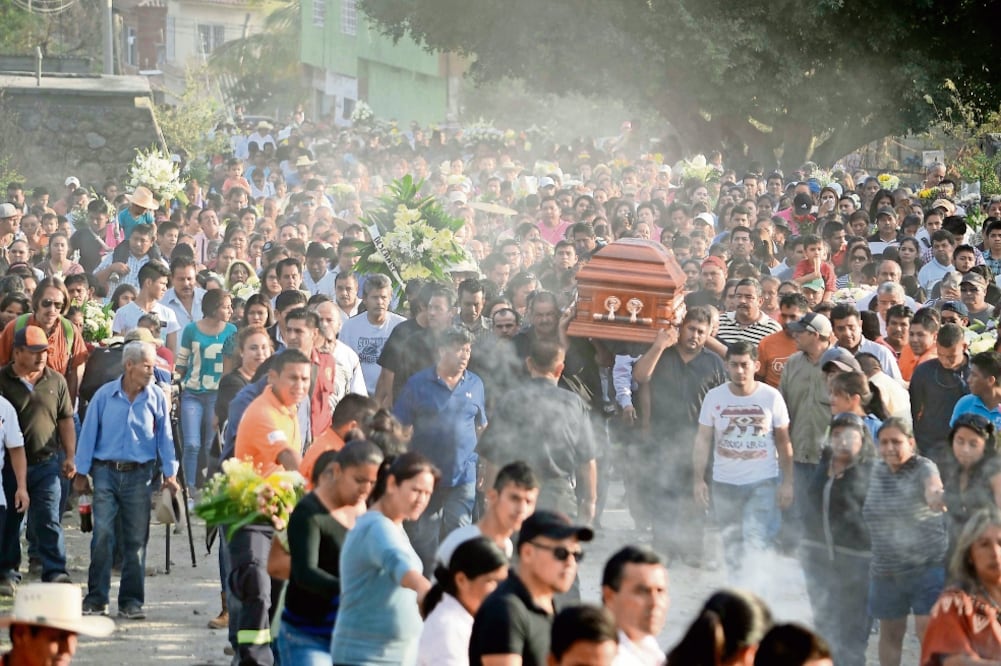 Un día después de que Gisela Mota se convirtiera en la primera mujer que gobernaría el municipio de Temixco, un comando irrumpió en su casa en la colonia Pueblo Viejo, agredieron a sus familiares y a ella la asesinaron (ESPECIAL)