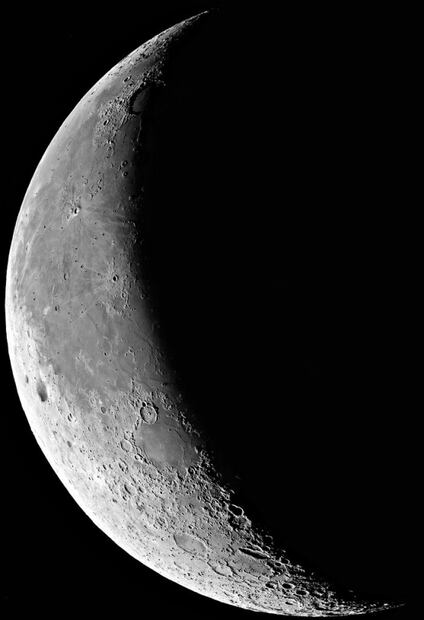 Además de agua, otros grandes descubrimientos de la Luna