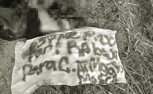 Abandonan cuerpos desmembrados en ranchería Río Tinto de Centro, Tabasco; localizan lona con mensaje de amenaza