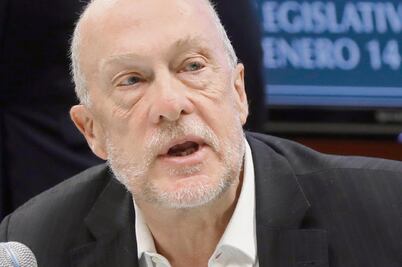 Se le hace tarde a Banxico con el superpeso