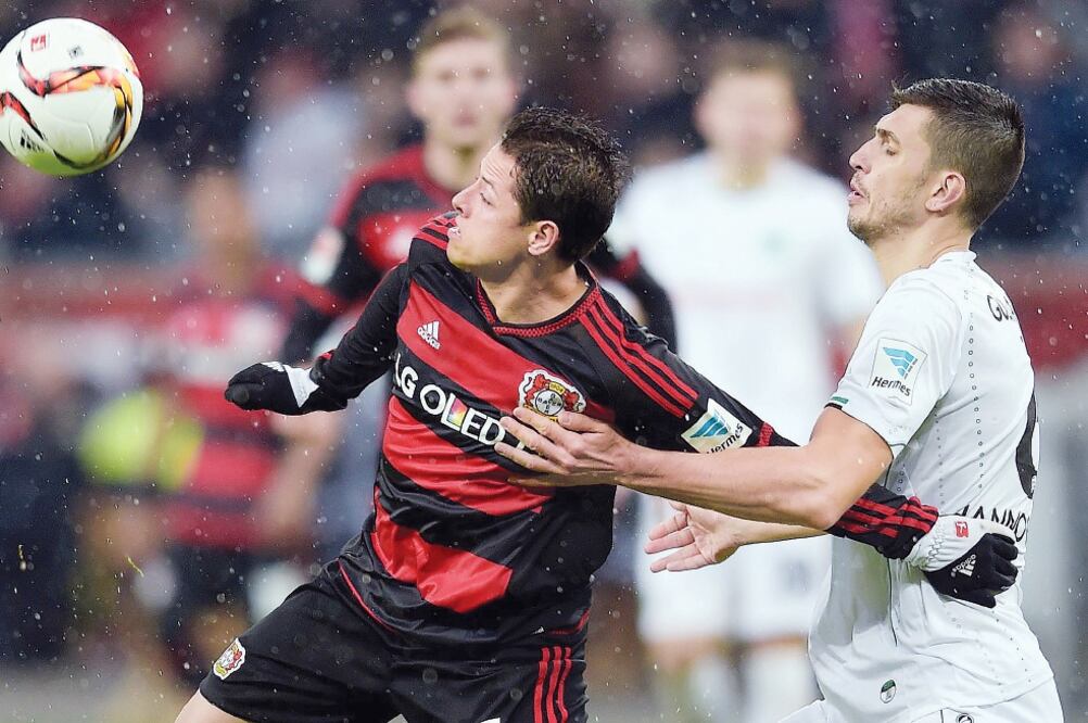 Javier Hernández sigue imparable en el ataque del conjunto de las Aspirinas (FEDERICO GAMBARINI. EFE)