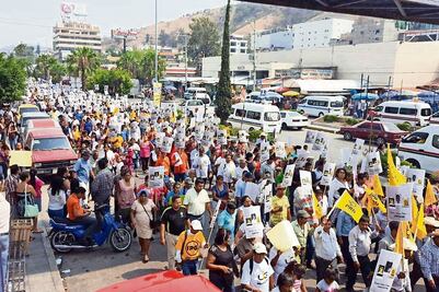 Exigen justicia por los perredistas asesinados