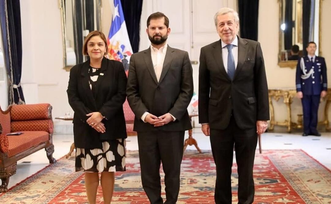 Embajadora de México en Chile, Laura Beatriz Moreno Rodríguez con el presidente de la entidad, Gabriel Boric. Foto: SRE