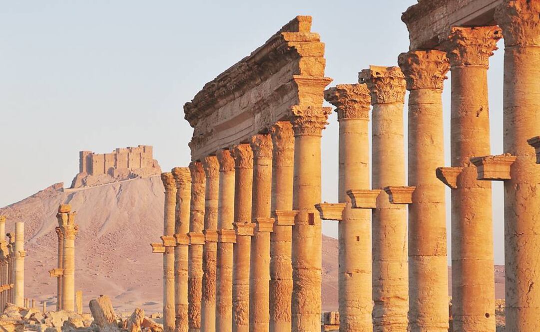 La ciudadela, que se cree que fue construida en el siglo XIII d. C. por los mamelucos, se ubica en lo alto de una colina desde la que se ven las ruinas grecorromanas por las que Palmira es famosa. FOTO: Archivo/AP.