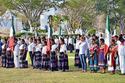 Celebran Día de la Bandera en Iguala