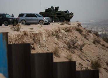 Despliegan tanqueta del ejército estadounidense en frontera de Ciudad Juárez y El Paso; buscan vigilar cruce de migrantes