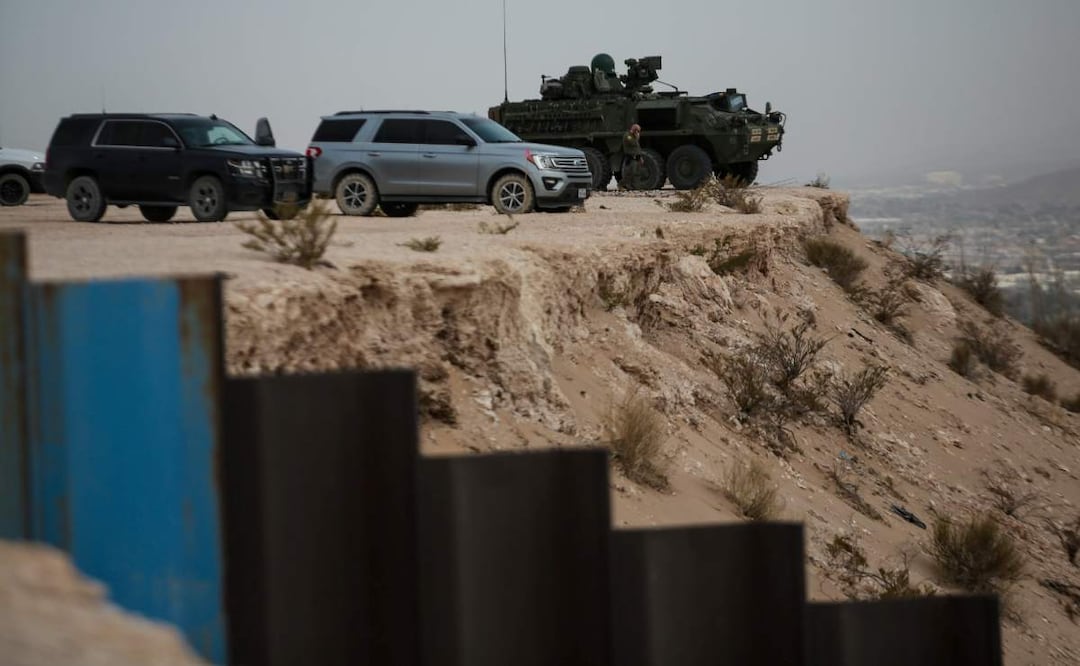Una tanqueta del Ejército estadounidense fue desplegada en la zona de Anapra, frontera de Ciudad Juárez y El Paso (27/03/2025). Foto: Christian Torres / EL UNIVERSAL