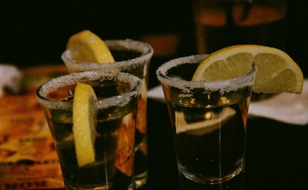 Mueren dos personas por intoxicación con tequila adulterado en fiesta de XV años en Guanajuato; 11 reciben atención médica