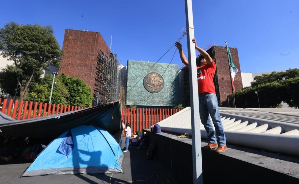 CNTE retira plantón que mantenía en San Lázaro (14/11/2025). Foto: Francisco Rodríguez / EL UNIVERSAL